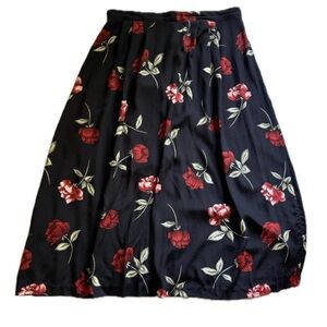 Beautiful Vintage Rose Maxi Skirt 🥀